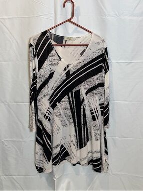 Cactus Black & White Graphic V-Neck Tunic